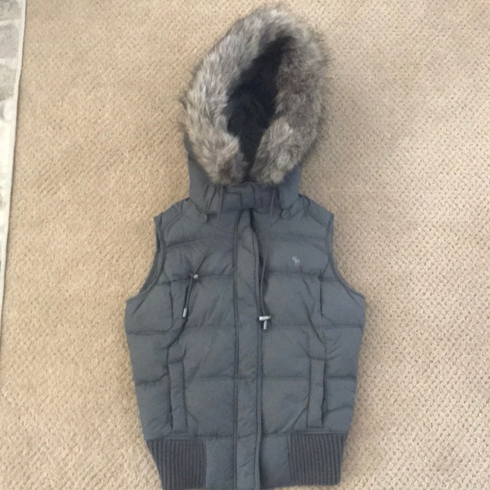 Abercrombi Puffer Vest with detachable hood